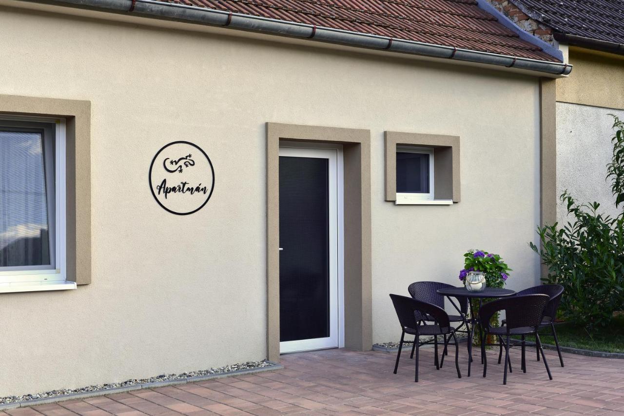 Apartman Mloci Udoli • Podyji ซนอยโม ภายนอก รูปภาพ