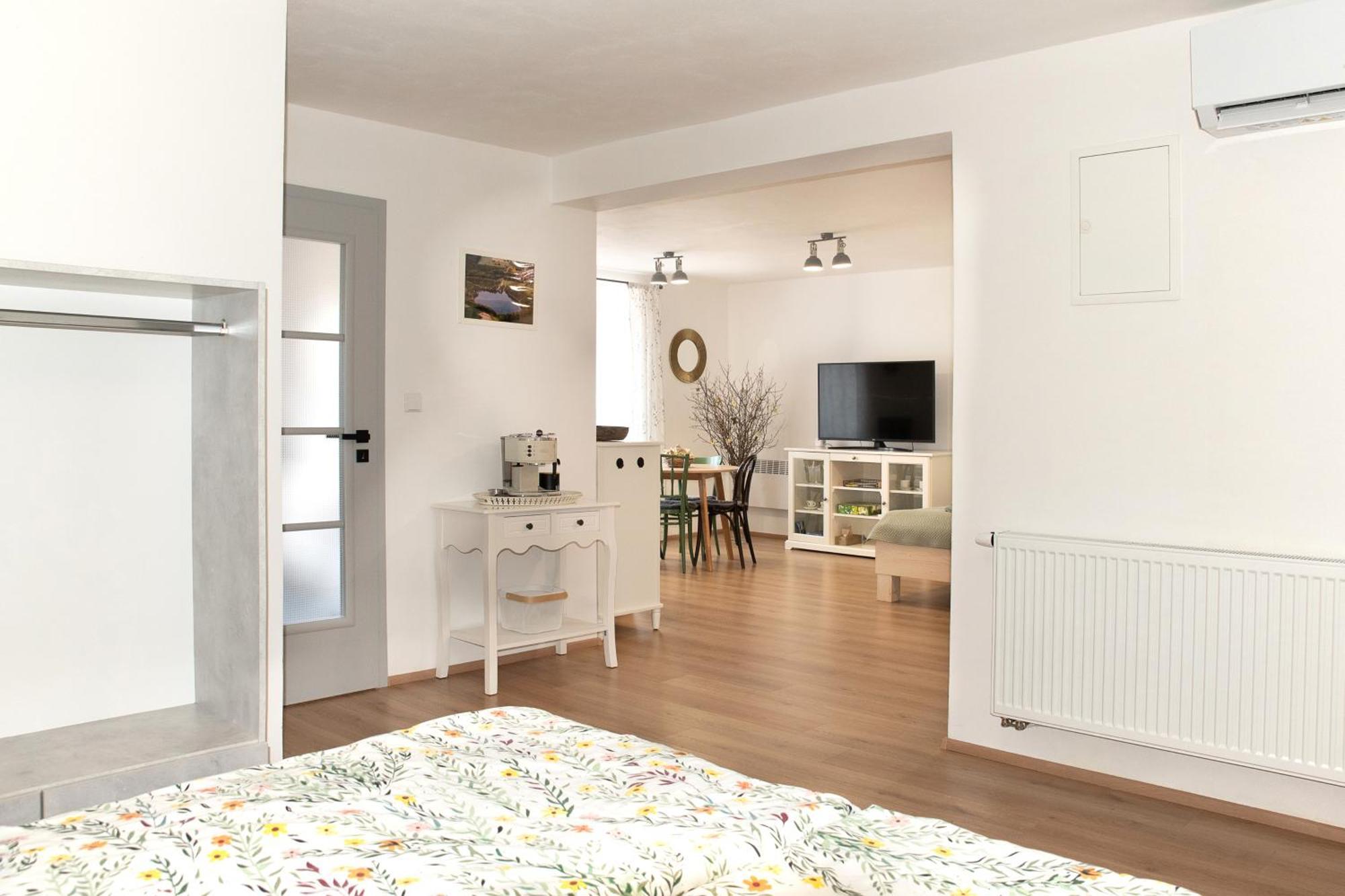 Apartman Mloci Udoli • Podyji ซนอยโม ภายนอก รูปภาพ